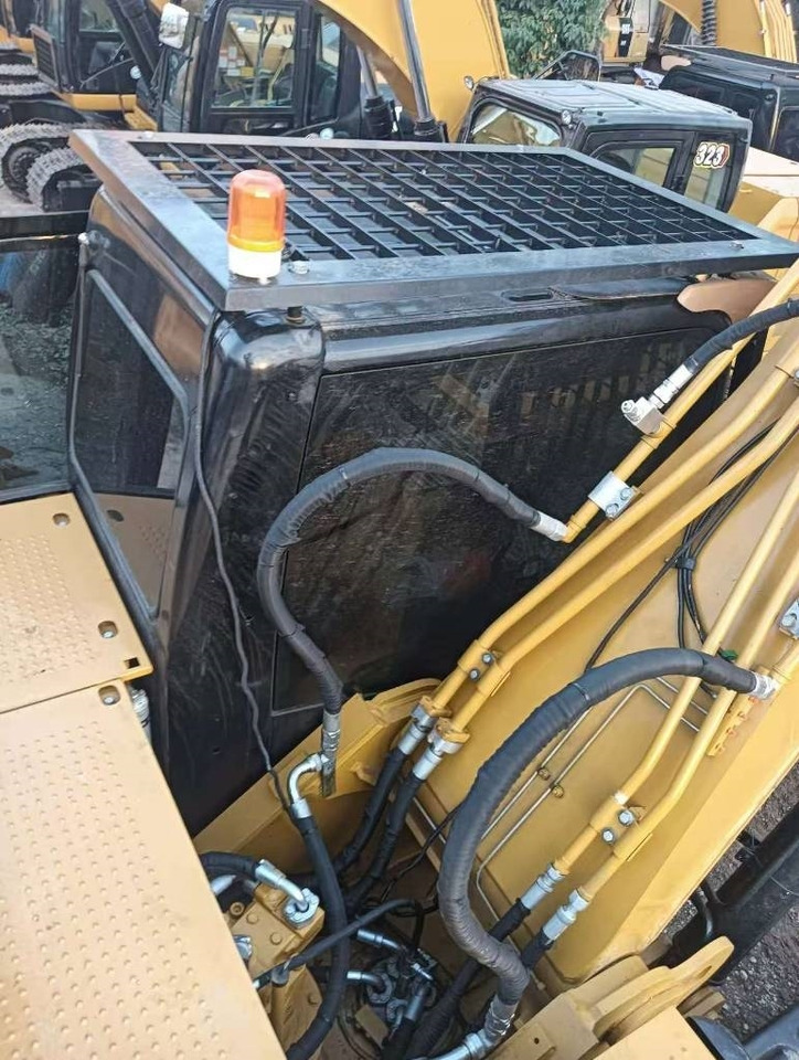 CAT 324 D2L - Telakaivukone: kuva  CAT 324 D2L - Telakaivukone CAT 324 D2L - Telakaivukone: kuva  CAT 324 D2L - Telakaivukone