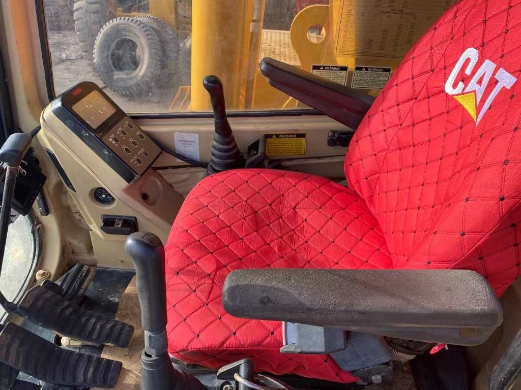 CAT 330 B L - Telakaivukone: kuva CAT 330 B L - Telakaivukone CAT 330 B L - Telakaivukone: kuva CAT 330 B L - Telakaivukone