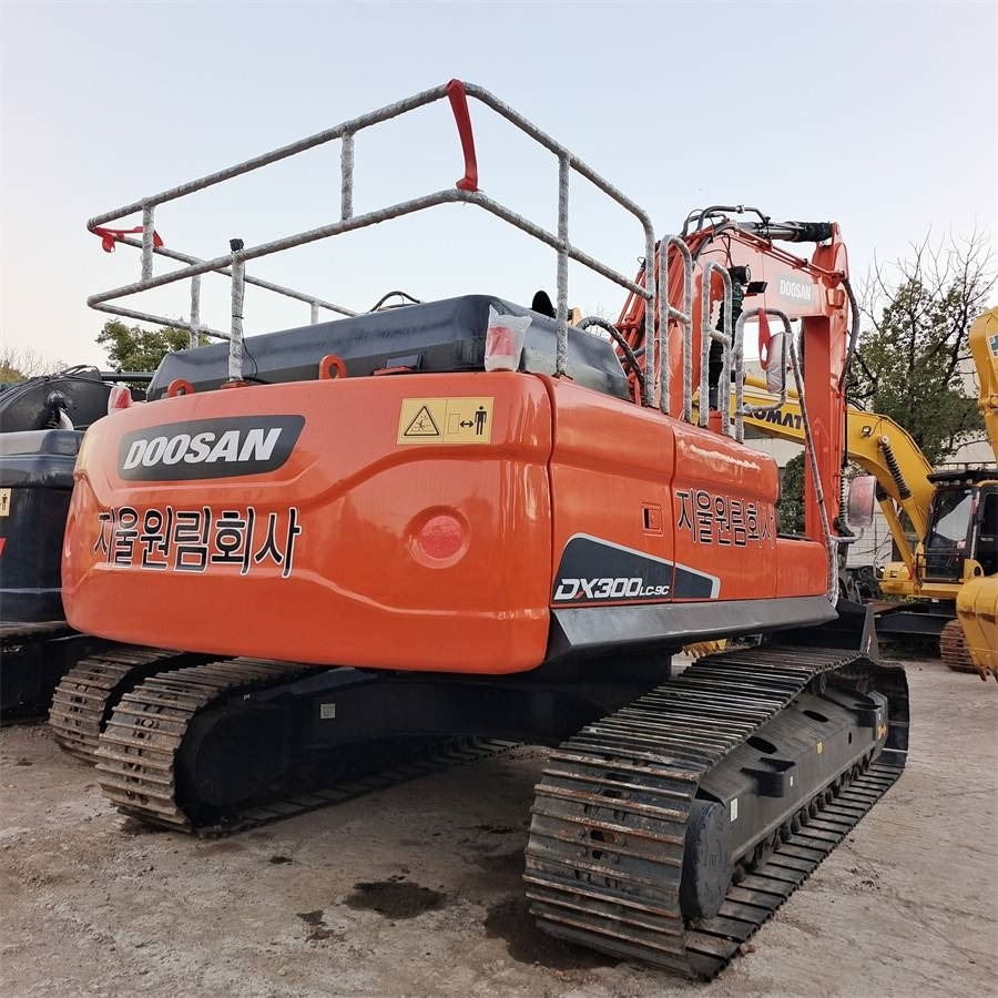 Doosan DX 300 LC - Telakaivukone: kuva Doosan DX 300 LC - Telakaivukone Doosan DX 300 LC - Telakaivukone: kuva Doosan DX 300 LC - Telakaivukone