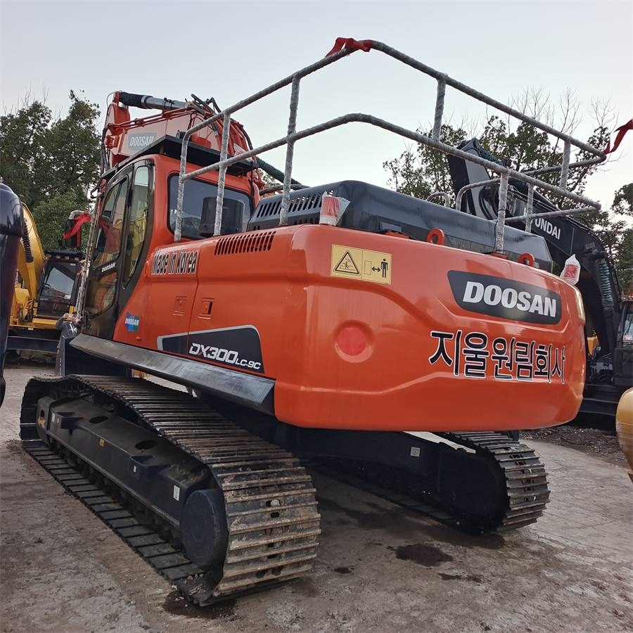 Doosan DX 300 LC - Telakaivukone: kuva Doosan DX 300 LC - Telakaivukone Doosan DX 300 LC - Telakaivukone: kuva Doosan DX 300 LC - Telakaivukone