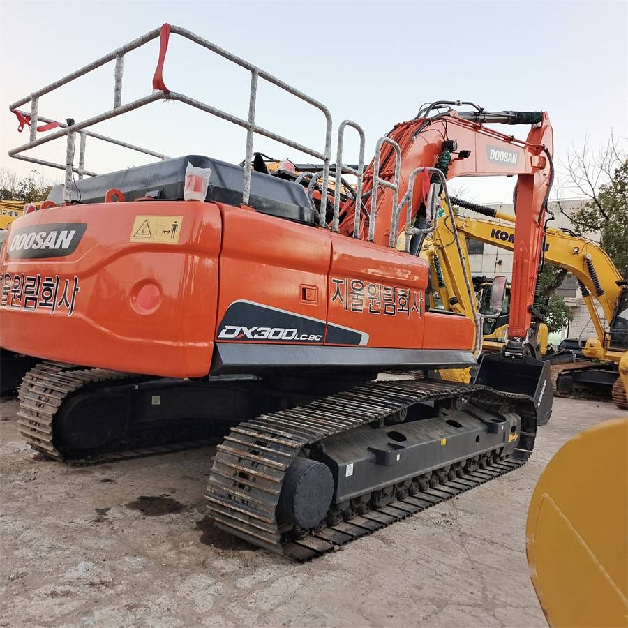 Doosan DX 300 LC - Telakaivukone: kuva Doosan DX 300 LC - Telakaivukone Doosan DX 300 LC - Telakaivukone: kuva Doosan DX 300 LC - Telakaivukone