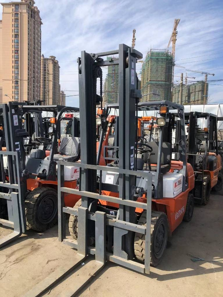 Heli FD 30 - Dieseltrukki: kuva  Heli FD 30 - Dieseltrukki Heli FD 30 - Dieseltrukki: kuva  Heli FD 30 - Dieseltrukki