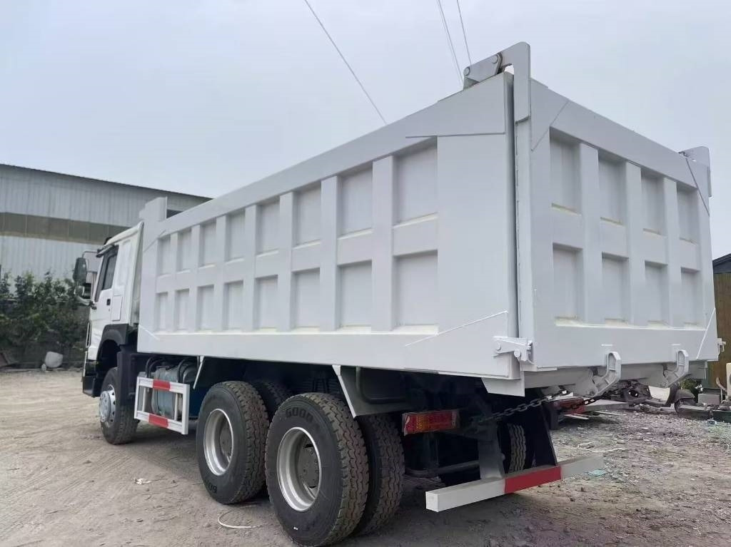 Howo 371 - Kippiauto perävaunu: kuva Howo 371 - Kippiauto perävaunu Howo 371 - Kippiauto perävaunu: kuva Howo 371 - Kippiauto perävaunu