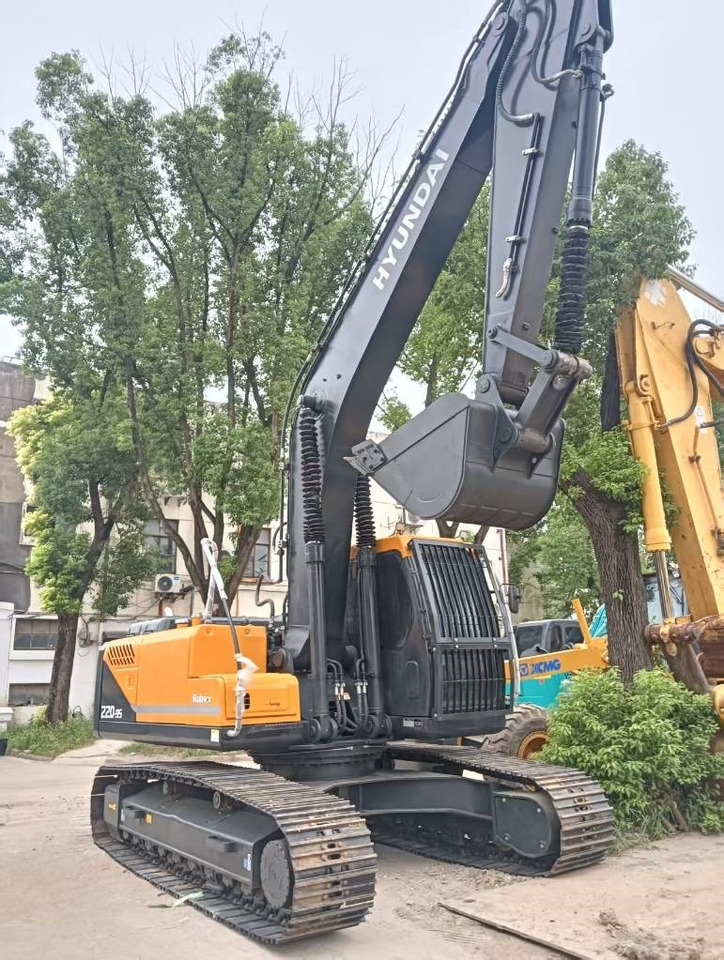 Hyundai 220LC -9S - Telakaivukone: kuva Hyundai 220LC -9S - Telakaivukone Hyundai 220LC -9S - Telakaivukone: kuva Hyundai 220LC -9S - Telakaivukone