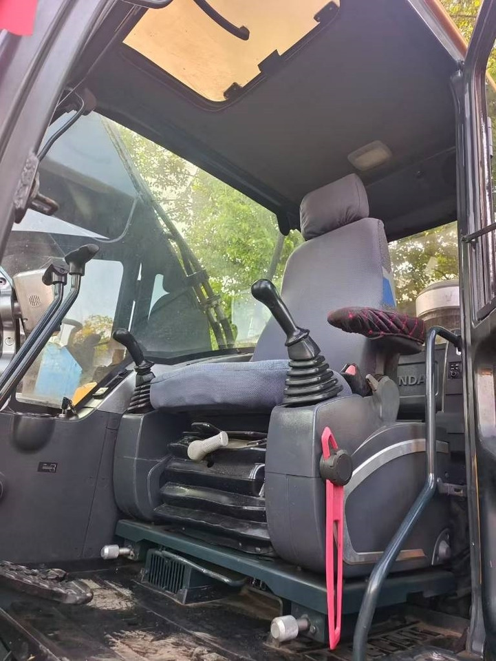 Hyundai 305 LC-9T - Telakaivukone: kuva Hyundai 305 LC-9T - Telakaivukone Hyundai 305 LC-9T - Telakaivukone: kuva Hyundai 305 LC-9T - Telakaivukone