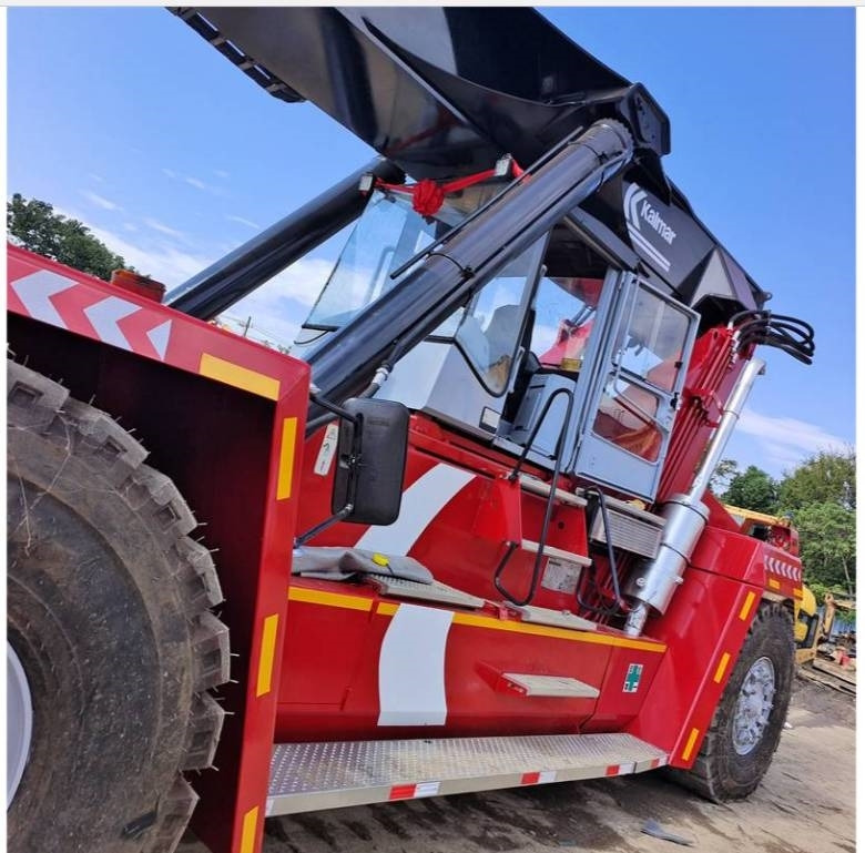 Kalmar DRF 450 - Konttikurottajat: kuva Kalmar DRF 450 - Konttikurottajat Kalmar DRF 450 - Konttikurottajat: kuva Kalmar DRF 450 - Konttikurottajat