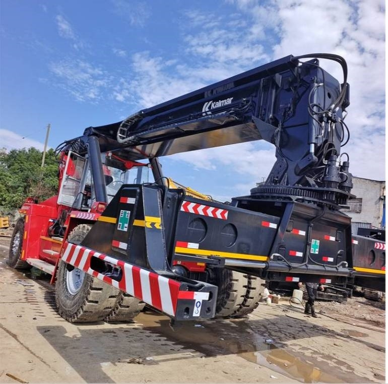 Kalmar DRF 450 - Konttikurottajat: kuva Kalmar DRF 450 - Konttikurottajat Kalmar DRF 450 - Konttikurottajat: kuva Kalmar DRF 450 - Konttikurottajat