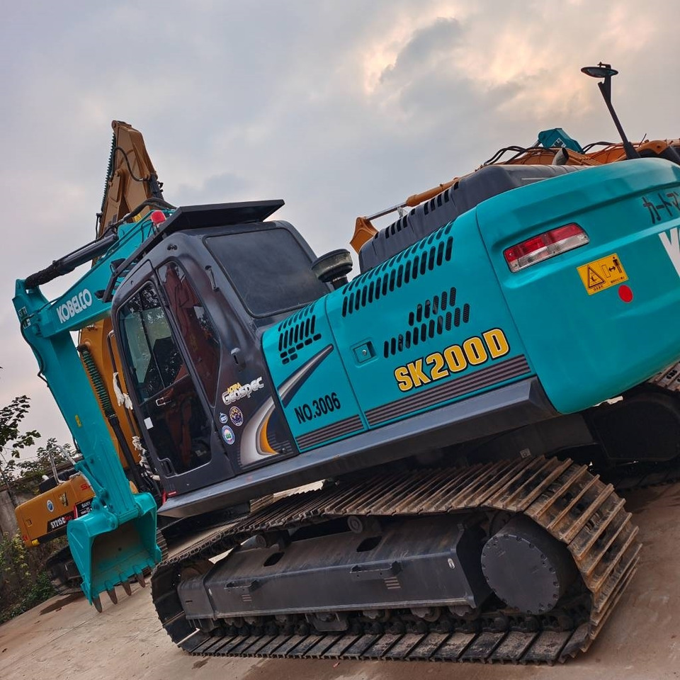 Kobelco SK 200 - Telakaivukone: kuva Kobelco SK 200 - Telakaivukone Kobelco SK 200 - Telakaivukone: kuva Kobelco SK 200 - Telakaivukone