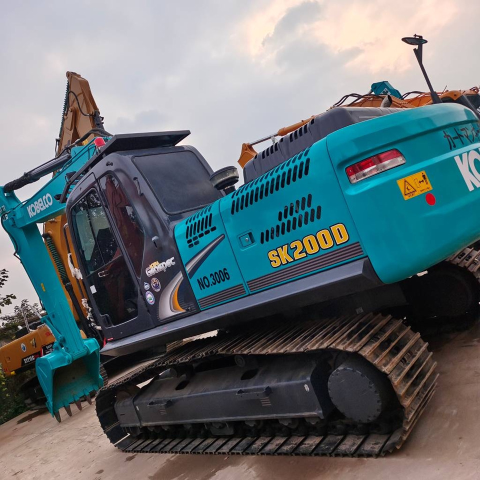 Kobelco SK 200 - Telakaivukone: kuva  Kobelco SK 200 - Telakaivukone Kobelco SK 200 - Telakaivukone: kuva  Kobelco SK 200 - Telakaivukone