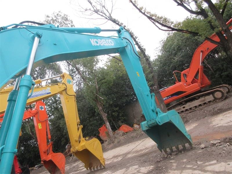 Kobelco SK 210 - Telakaivukone: kuva  Kobelco SK 210 - Telakaivukone Kobelco SK 210 - Telakaivukone: kuva  Kobelco SK 210 - Telakaivukone