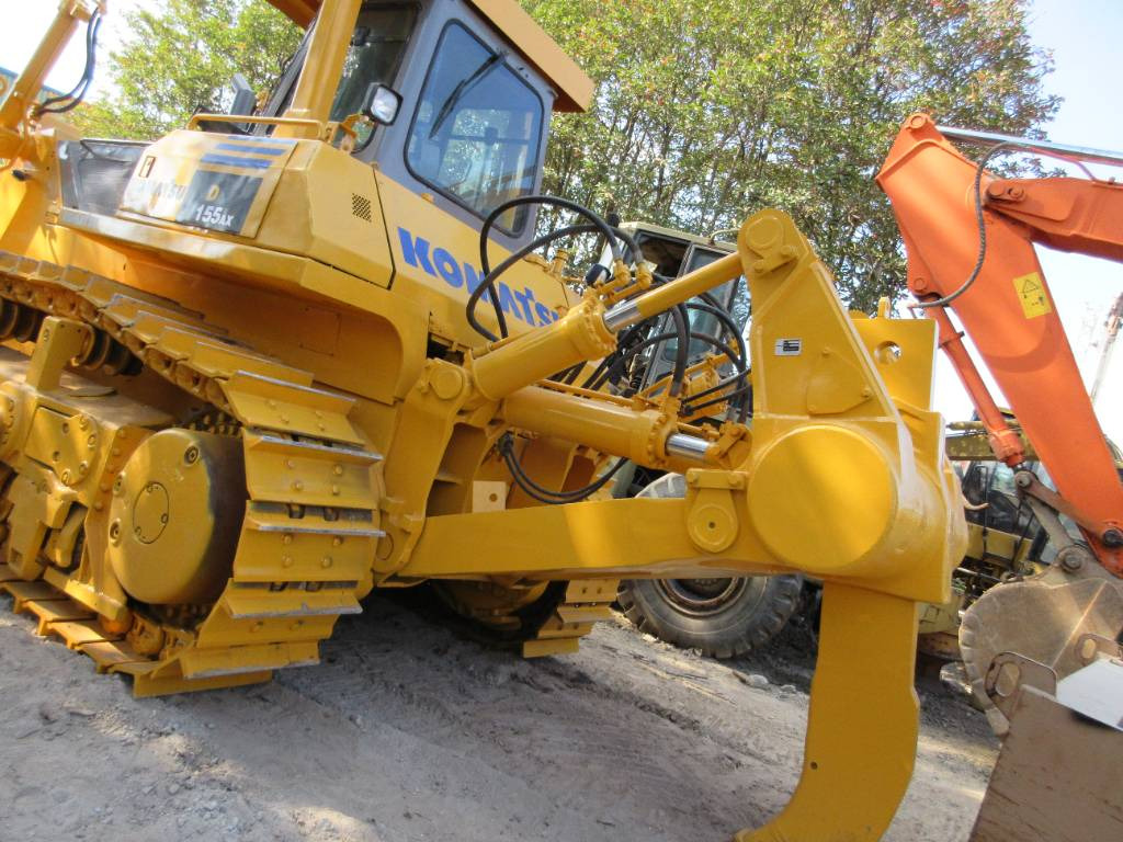 Komatsu D 155A - Puskutraktori: kuva Komatsu D 155A - Puskutraktori Komatsu D 155A - Puskutraktori: kuva Komatsu D 155A - Puskutraktori