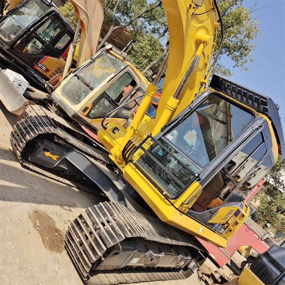 Komatsu PC 130 - Telakaivukone: kuva Komatsu PC 130 - Telakaivukone Komatsu PC 130 - Telakaivukone: kuva Komatsu PC 130 - Telakaivukone