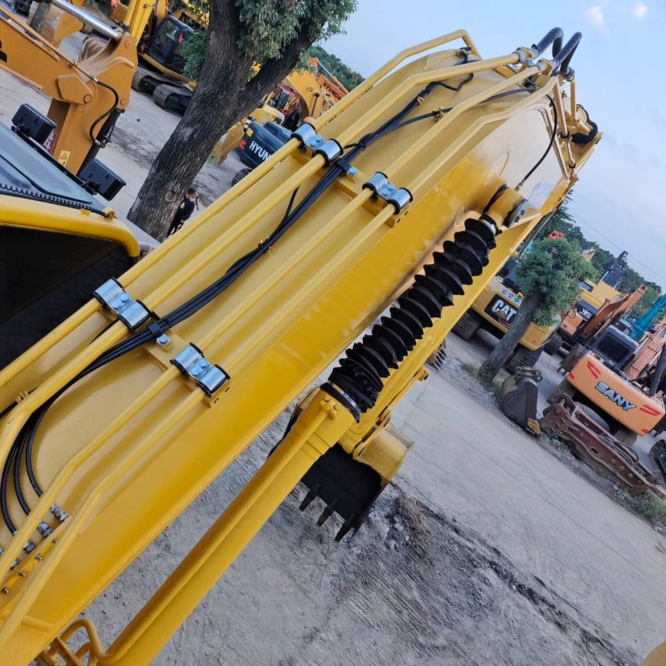 Telakaivukone Komatsu PC 200: kuva Telakaivukone Komatsu PC 200