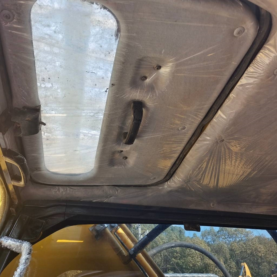 Komatsu PC 200 - Telakaivukone: kuva Komatsu PC 200 - Telakaivukone Komatsu PC 200 - Telakaivukone: kuva Komatsu PC 200 - Telakaivukone