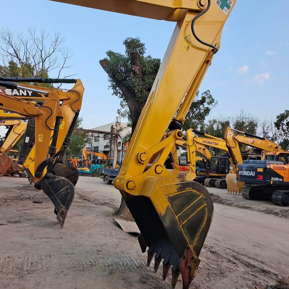 Telakaivukone Komatsu PC 200: kuva Telakaivukone Komatsu PC 200