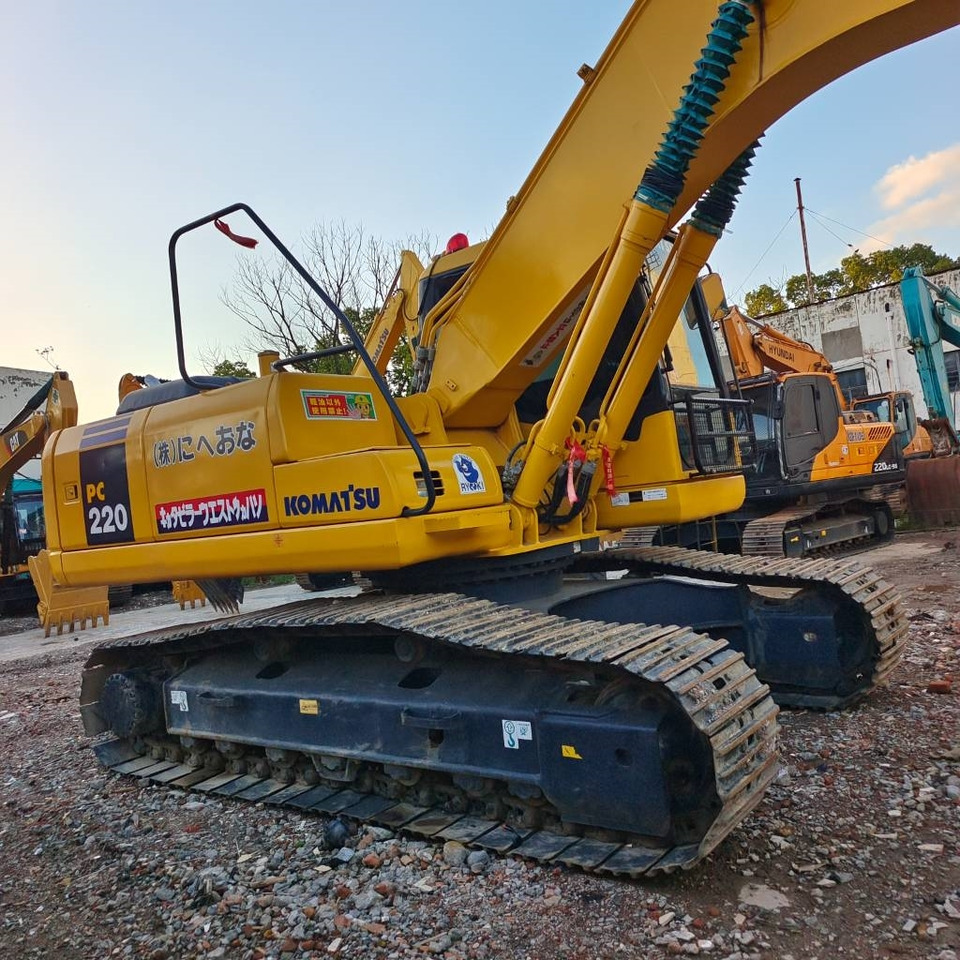 Komatsu PC 220-7 - Telakaivukone: kuva Komatsu PC 220-7 - Telakaivukone Komatsu PC 220-7 - Telakaivukone: kuva Komatsu PC 220-7 - Telakaivukone