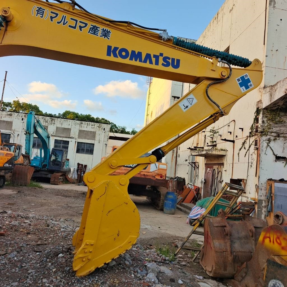 Komatsu PC 220-7 - Telakaivukone: kuva Komatsu PC 220-7 - Telakaivukone Komatsu PC 220-7 - Telakaivukone: kuva Komatsu PC 220-7 - Telakaivukone