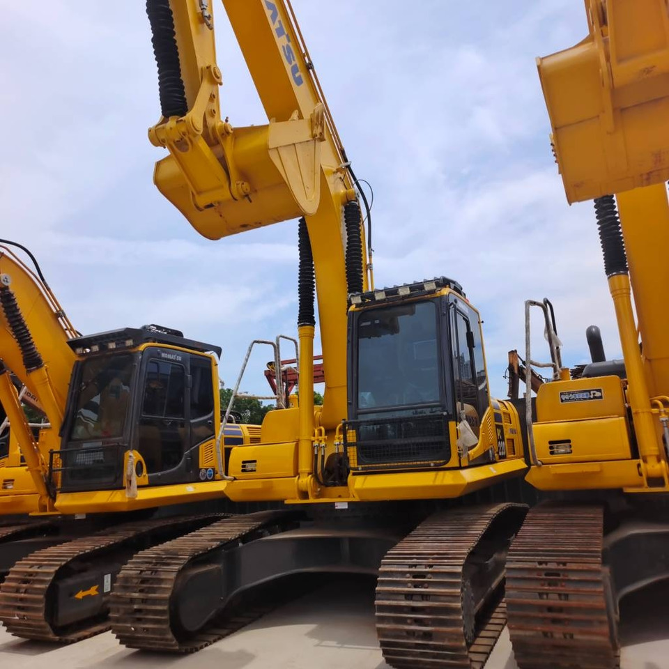Komatsu PC 220 - Telakaivukone: kuva Komatsu PC 220 - Telakaivukone Komatsu PC 220 - Telakaivukone: kuva Komatsu PC 220 - Telakaivukone