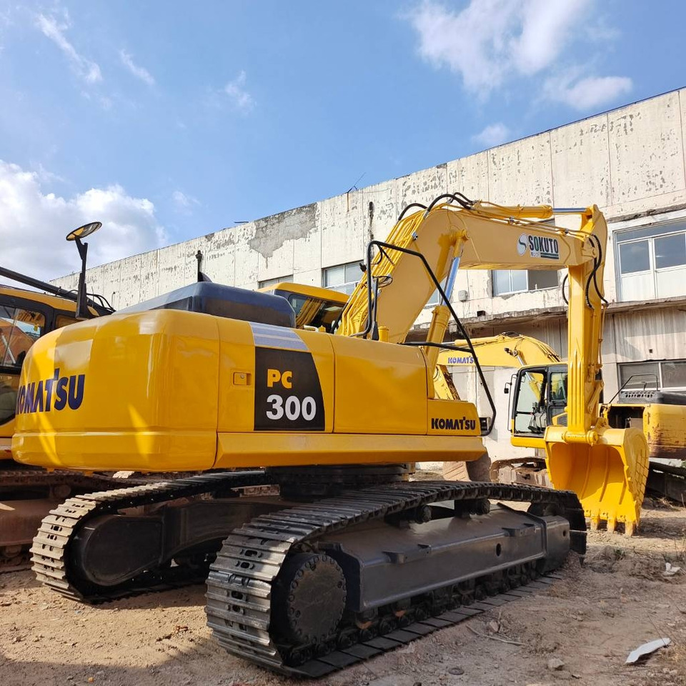 Komatsu PC 300 - Telakaivukone: kuva Komatsu PC 300 - Telakaivukone Komatsu PC 300 - Telakaivukone: kuva Komatsu PC 300 - Telakaivukone