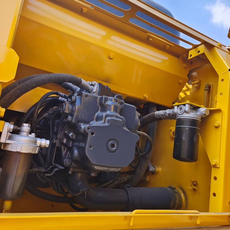 Komatsu PC 300 - Telakaivukone: kuva Komatsu PC 300 - Telakaivukone Komatsu PC 300 - Telakaivukone: kuva Komatsu PC 300 - Telakaivukone