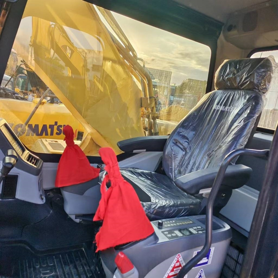 Komatsu PC 360 LC - Telakaivukone: kuva Komatsu PC 360 LC - Telakaivukone Komatsu PC 360 LC - Telakaivukone: kuva Komatsu PC 360 LC - Telakaivukone