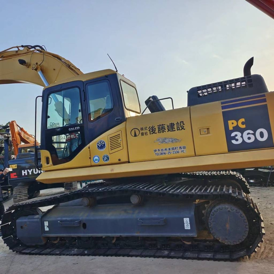 Komatsu PC 360 LC - Telakaivukone: kuva Komatsu PC 360 LC - Telakaivukone Komatsu PC 360 LC - Telakaivukone: kuva Komatsu PC 360 LC - Telakaivukone