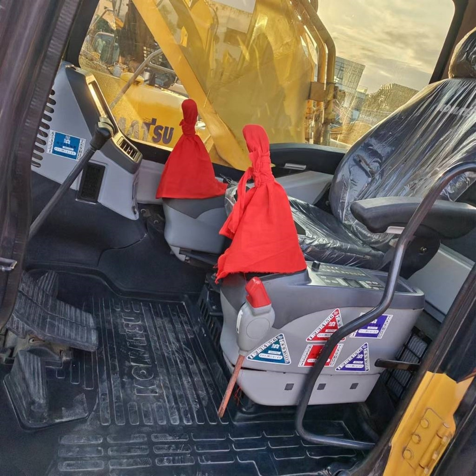Komatsu PC 360 LC - Telakaivukone: kuva Komatsu PC 360 LC - Telakaivukone Komatsu PC 360 LC - Telakaivukone: kuva Komatsu PC 360 LC - Telakaivukone