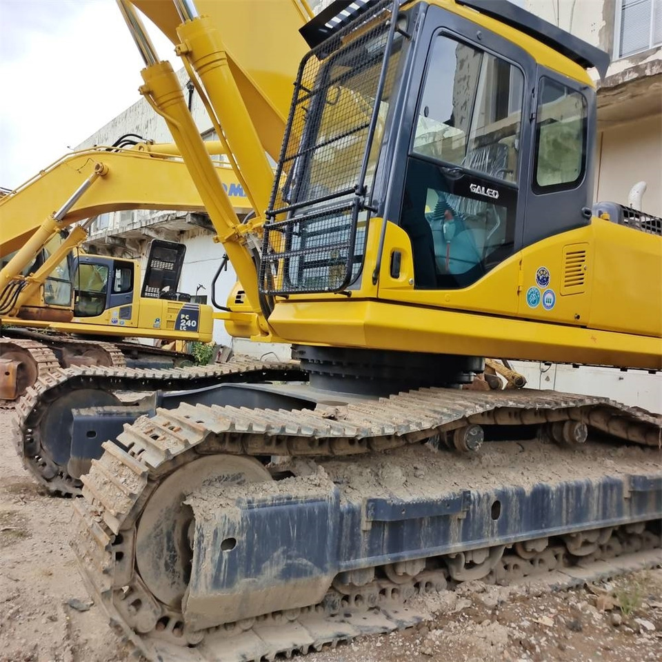 Komatsu PC 400 - Telakaivukone: kuva Komatsu PC 400 - Telakaivukone Komatsu PC 400 - Telakaivukone: kuva Komatsu PC 400 - Telakaivukone