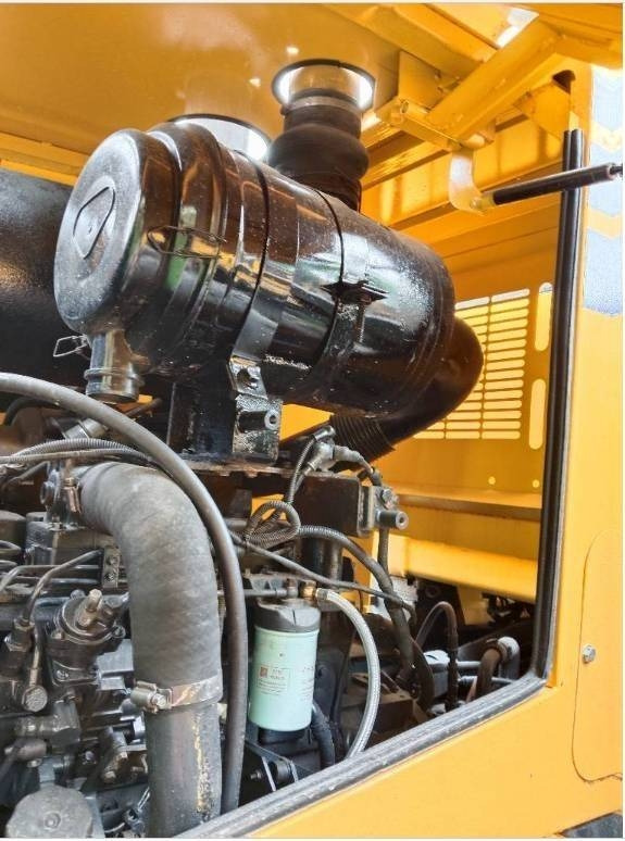 Komatsu WA 320-5 - Telakaivukone: kuva Komatsu WA 320-5 - Telakaivukone Komatsu WA 320-5 - Telakaivukone: kuva Komatsu WA 320-5 - Telakaivukone