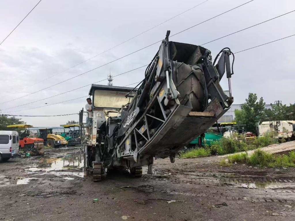Wirtgen 1900DC - Asfalttijyrsimen: kuva Wirtgen 1900DC - Asfalttijyrsimen Wirtgen 1900DC - Asfalttijyrsimen: kuva Wirtgen 1900DC - Asfalttijyrsimen