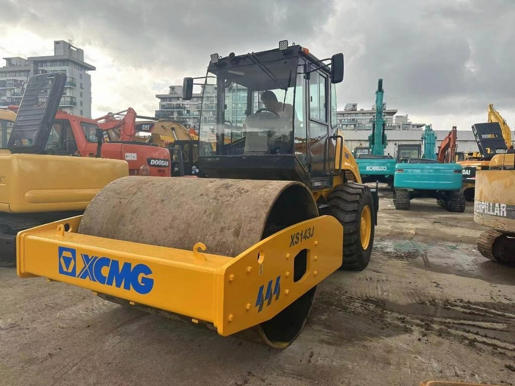 XCMG XS 143 - Tiivistyskone: kuva XCMG XS 143 - Tiivistyskone XCMG XS 143 - Tiivistyskone: kuva XCMG XS 143 - Tiivistyskone