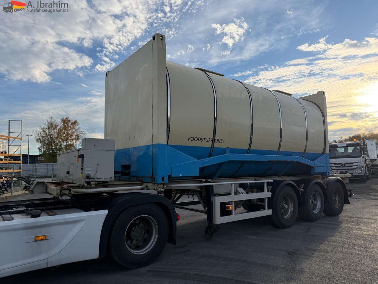 Feldbinder Lebensmittel Tank Container 26500 L | 2 Kammern | Heizung | 20 ft | Edelstahl | - Säiliöpuoliperävaunu: kuva Feldbinder Lebensmittel Tank Container 26500 L | 2 Kammern | Heizung | 20 ft | Edelstahl | - Säiliöpuoliperävaunu Feldbinder Lebensmittel Tank Container 26500 L | 2 Kammern | Heizung | 20 ft | Edelstahl | - Säiliöpuoliperävaunu: kuva Feldbinder Lebensmittel Tank Container 26500 L | 2 Kammern | Heizung | 20 ft | Edelstahl | - Säiliöpuoliperävaunu