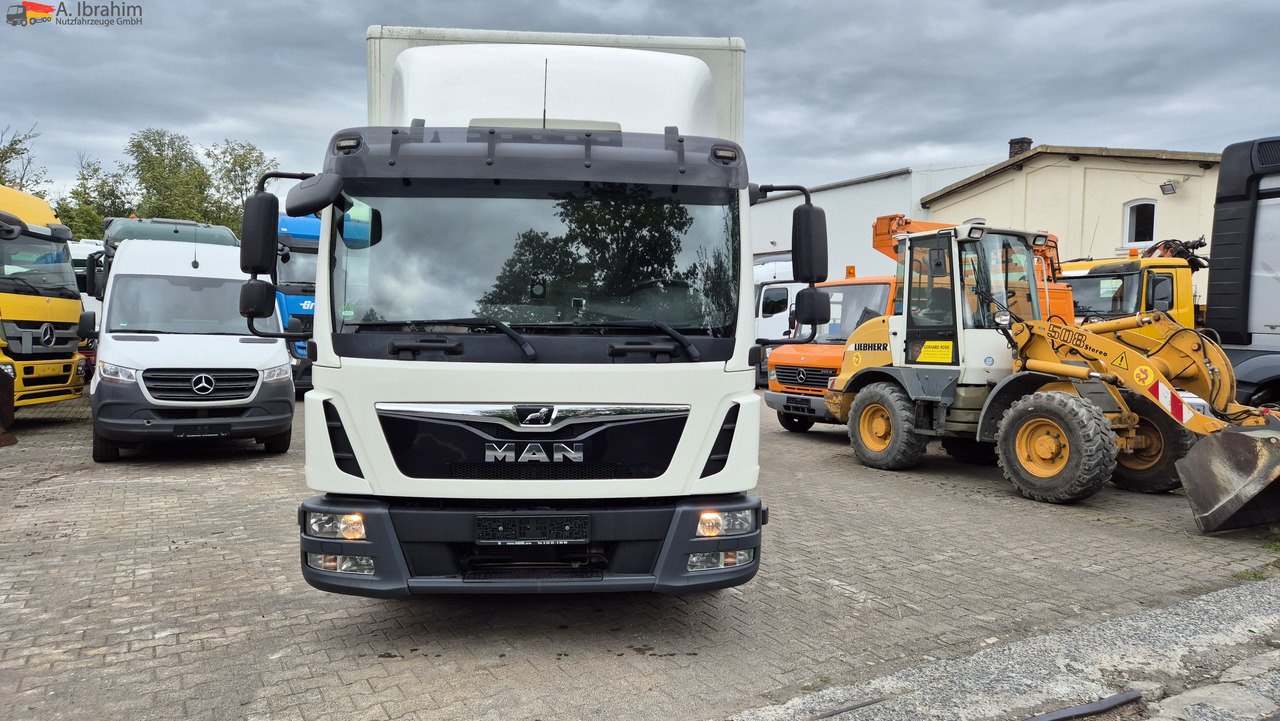 Leasing MAN 8.250 7,30 m Koffer, Navi, Topzustand MAN 8.250 7,30 m Koffer, Navi, Topzustand: kuva Leasing MAN 8.250 7,30 m Koffer, Navi, Topzustand MAN 8.250 7,30 m Koffer, Navi, Topzustand