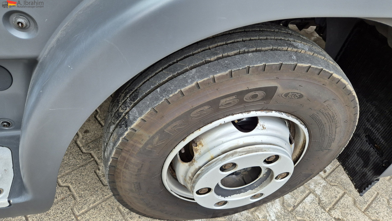 Leasing MAN 8.250 7,30 m Koffer, Navi, Topzustand MAN 8.250 7,30 m Koffer, Navi, Topzustand: kuva Leasing MAN 8.250 7,30 m Koffer, Navi, Topzustand MAN 8.250 7,30 m Koffer, Navi, Topzustand