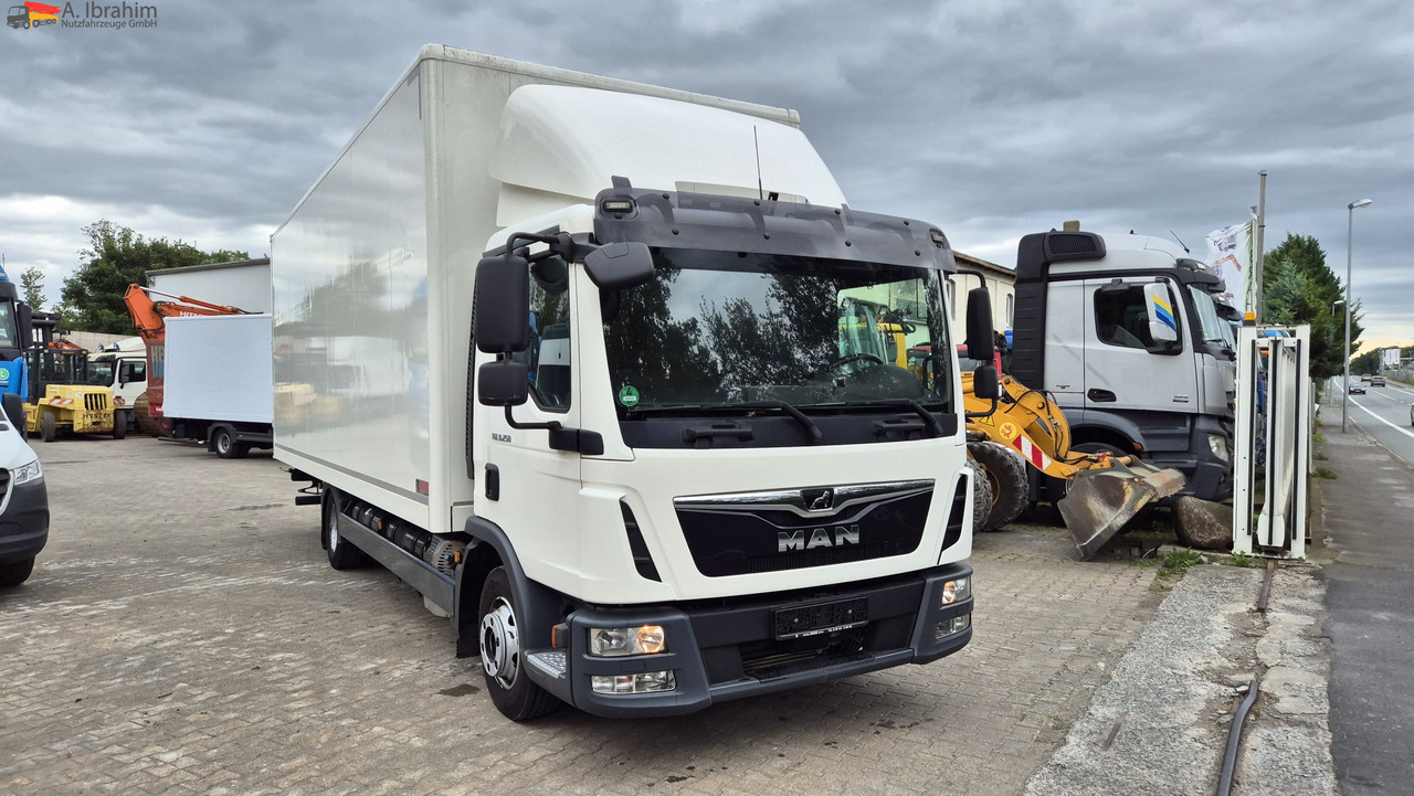 Leasing MAN 8.250 7,30 m Koffer, Navi, Topzustand MAN 8.250 7,30 m Koffer, Navi, Topzustand: kuva Leasing MAN 8.250 7,30 m Koffer, Navi, Topzustand MAN 8.250 7,30 m Koffer, Navi, Topzustand