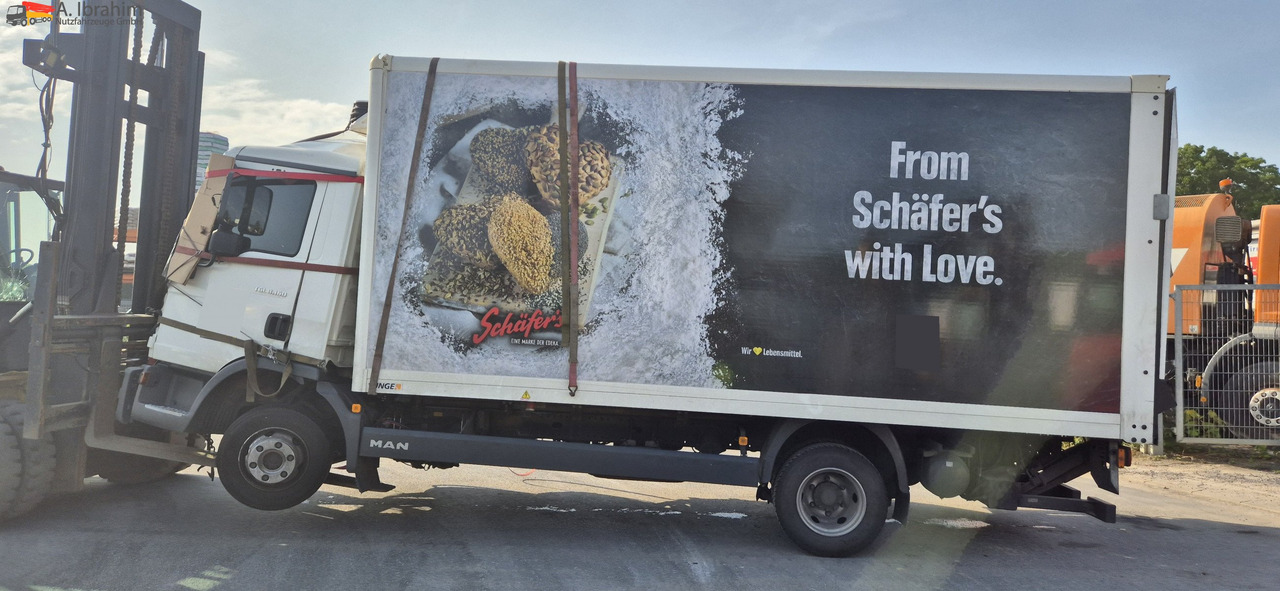 MAN TGL 8.160 4x2 Brotkoffer mit Kühlfach nicht fahrbereit ! nicht rollfähig - Kylmäauto: kuva MAN TGL 8.160 4x2 Brotkoffer mit Kühlfach nicht fahrbereit ! nicht rollfähig - Kylmäauto MAN TGL 8.160 4x2 Brotkoffer mit Kühlfach nicht fahrbereit ! nicht rollfähig - Kylmäauto: kuva MAN TGL 8.160 4x2 Brotkoffer mit Kühlfach nicht fahrbereit ! nicht rollfähig - Kylmäauto