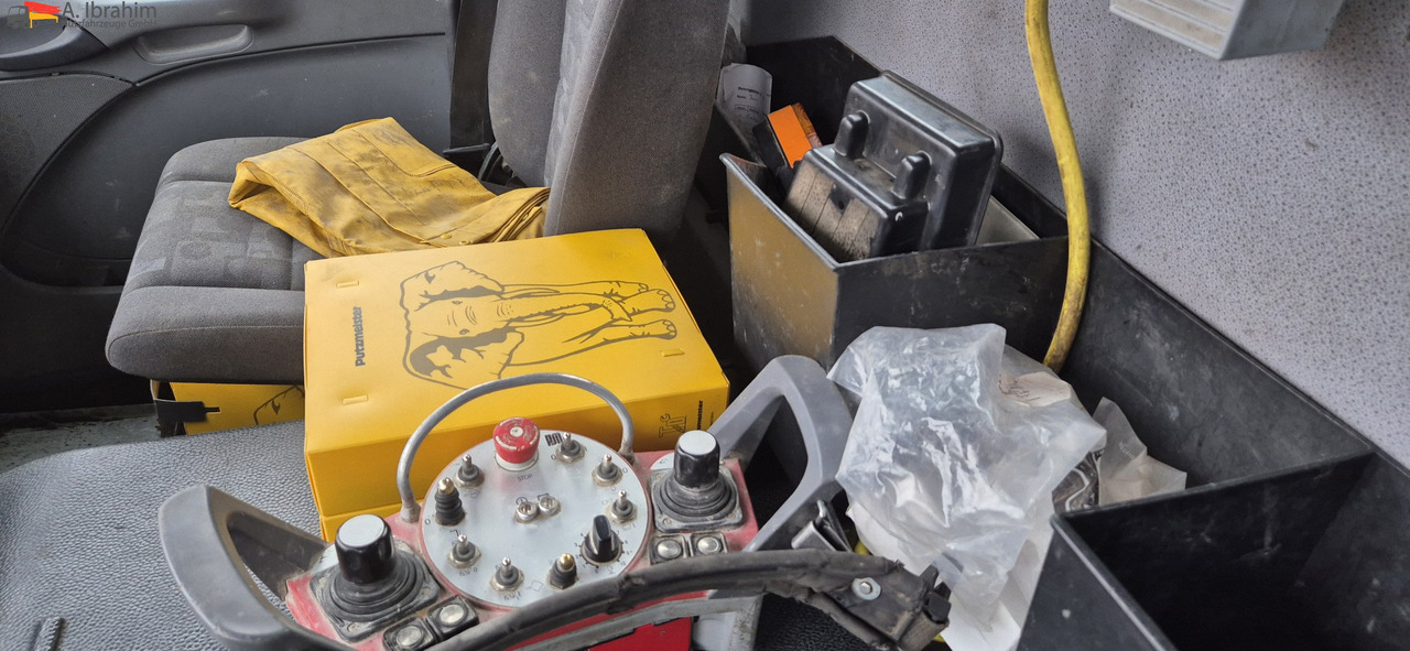 Mercedes-Benz 3241 PM 21-3 Liebherr 7 cbm PUMI Putzmeister Liebherr - Kuljetuspumppu: kuva Mercedes-Benz 3241 PM 21-3 Liebherr 7 cbm PUMI Putzmeister Liebherr - Kuljetuspumppu Mercedes-Benz 3241 PM 21-3 Liebherr 7 cbm PUMI Putzmeister Liebherr - Kuljetuspumppu: kuva Mercedes-Benz 3241 PM 21-3 Liebherr 7 cbm PUMI Putzmeister Liebherr - Kuljetuspumppu