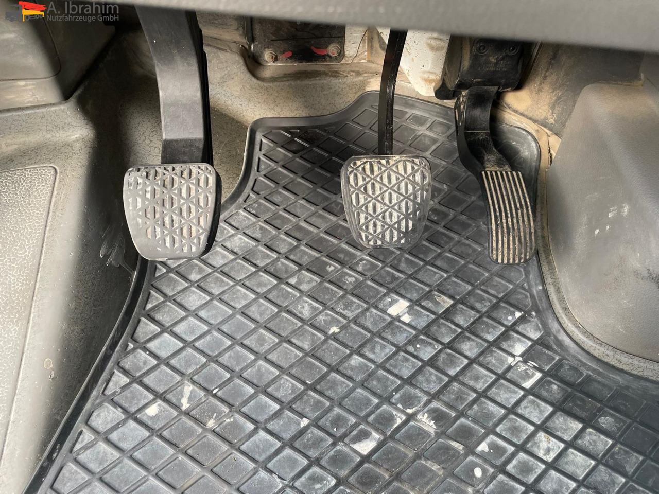 Mercedes-Benz Sprinter DB 319 CDI Geschlossen Kasten | 15 m³ | V6 | 4.5 m Radstand - Pakettiauto: kuva Mercedes-Benz Sprinter DB 319 CDI Geschlossen Kasten | 15 m³ | V6 | 4.5 m Radstand - Pakettiauto Mercedes-Benz Sprinter DB 319 CDI Geschlossen Kasten | 15 m³ | V6 | 4.5 m Radstand - Pakettiauto: kuva Mercedes-Benz Sprinter DB 319 CDI Geschlossen Kasten | 15 m³ | V6 | 4.5 m Radstand - Pakettiauto