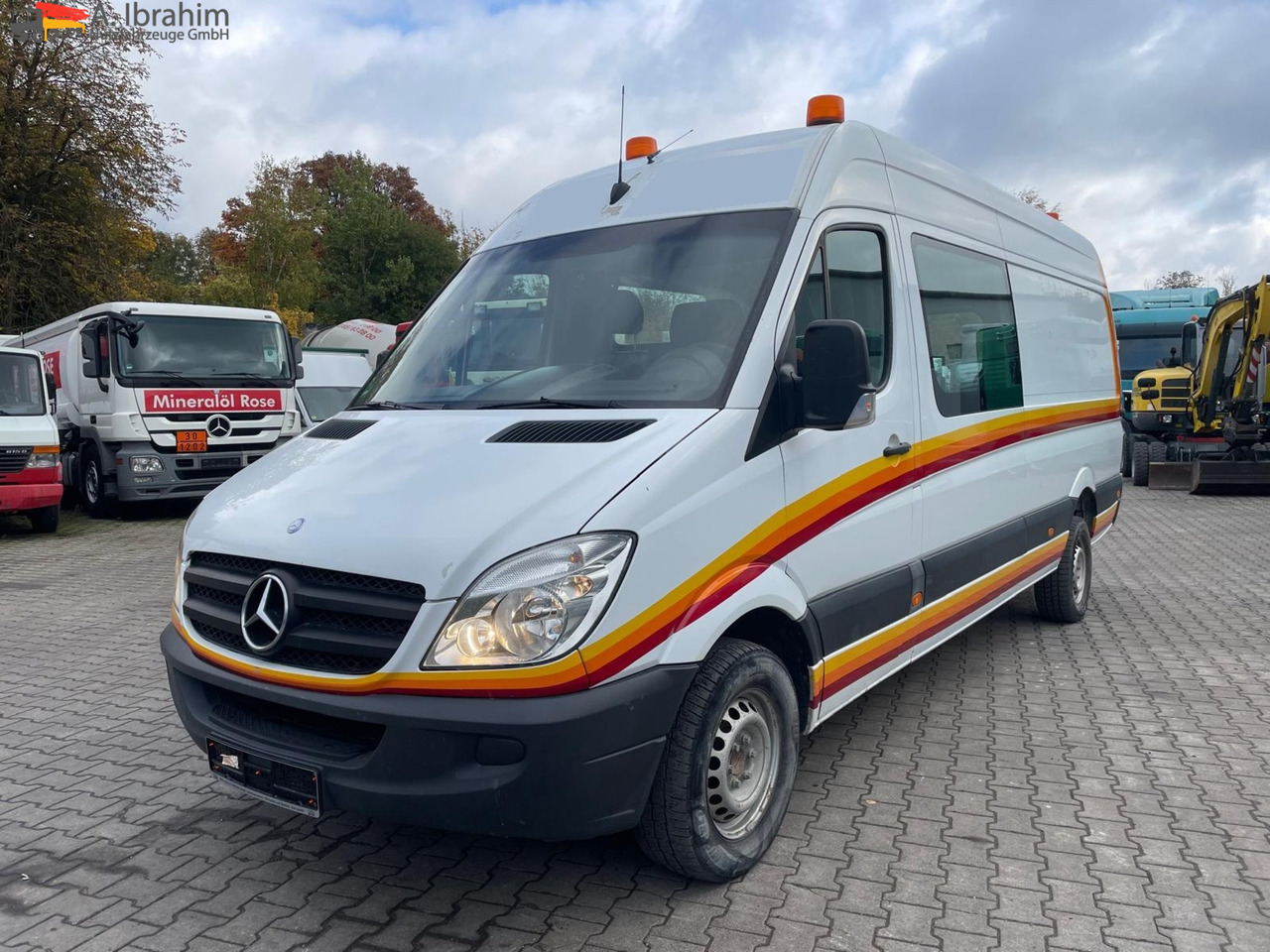 Mercedes-Benz Sprinter DB 319 CDI Geschlossen Kasten | 15 m³ | V6 | 4.5 m Radstand - Pakettiauto: kuva Mercedes-Benz Sprinter DB 319 CDI Geschlossen Kasten | 15 m³ | V6 | 4.5 m Radstand - Pakettiauto Mercedes-Benz Sprinter DB 319 CDI Geschlossen Kasten | 15 m³ | V6 | 4.5 m Radstand - Pakettiauto: kuva Mercedes-Benz Sprinter DB 319 CDI Geschlossen Kasten | 15 m³ | V6 | 4.5 m Radstand - Pakettiauto