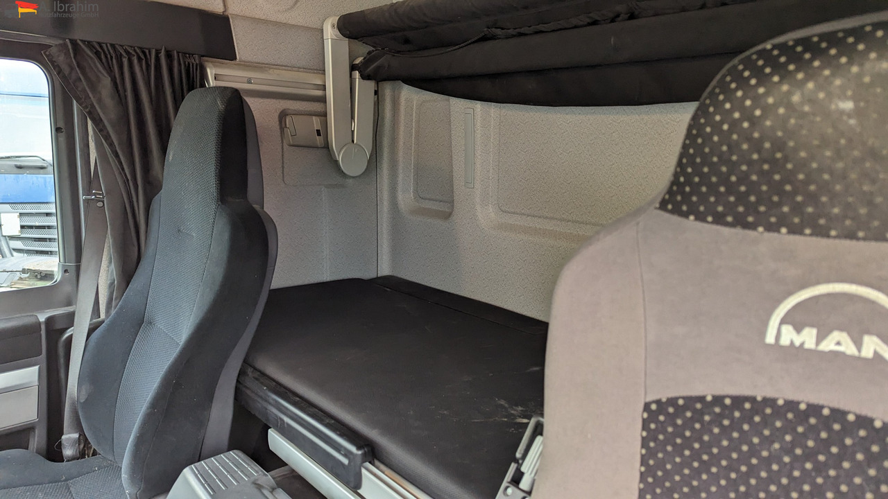 MAN TGS 18.440 PTO für Kompressor, Retarder - Vetopöytäauto: kuva MAN TGS 18.440 PTO für Kompressor, Retarder - Vetopöytäauto MAN TGS 18.440 PTO für Kompressor, Retarder - Vetopöytäauto: kuva MAN TGS 18.440 PTO für Kompressor, Retarder - Vetopöytäauto