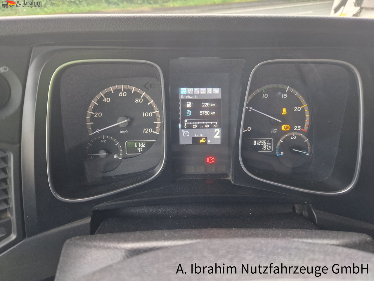 Mercedes-Benz 1845 Retarder Klima, Kühlschrank deutsches Fahrzeug - Vetopöytäauto: kuva Mercedes-Benz 1845 Retarder Klima, Kühlschrank deutsches Fahrzeug - Vetopöytäauto Mercedes-Benz 1845 Retarder Klima, Kühlschrank deutsches Fahrzeug - Vetopöytäauto: kuva Mercedes-Benz 1845 Retarder Klima, Kühlschrank deutsches Fahrzeug - Vetopöytäauto