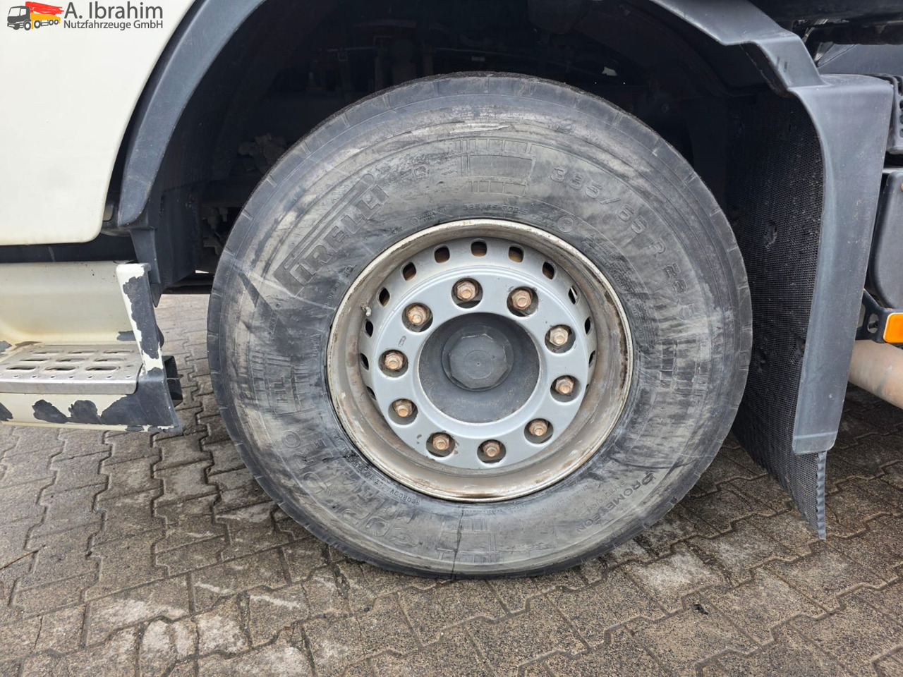 Volvo FH 520 | 6x4 | Schaltgetriebe | Blatt Blatt Klima | Trommelbremse | 3 Pedals - Vetopöytäauto: kuva Volvo FH 520 | 6x4 | Schaltgetriebe | Blatt Blatt Klima | Trommelbremse | 3 Pedals - Vetopöytäauto Volvo FH 520 | 6x4 | Schaltgetriebe | Blatt Blatt Klima | Trommelbremse | 3 Pedals - Vetopöytäauto: kuva Volvo FH 520 | 6x4 | Schaltgetriebe | Blatt Blatt Klima | Trommelbremse | 3 Pedals - Vetopöytäauto