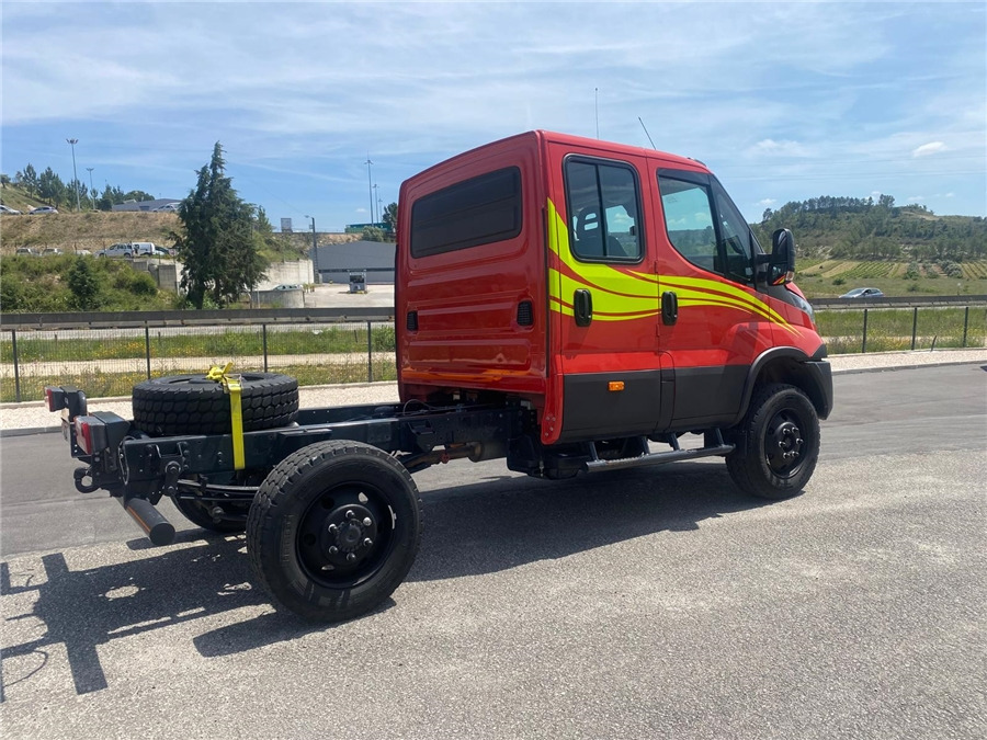 Iveco 70-S180 4X4 - Kuorma-auto alusta: kuva Iveco 70-S180 4X4 - Kuorma-auto alusta Iveco 70-S180 4X4 - Kuorma-auto alusta: kuva Iveco 70-S180 4X4 - Kuorma-auto alusta