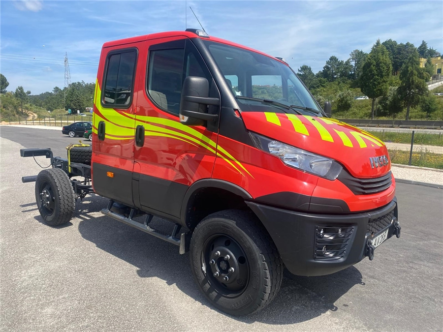 Iveco 70-S180 4X4 - Kuorma-auto alusta: kuva Iveco 70-S180 4X4 - Kuorma-auto alusta Iveco 70-S180 4X4 - Kuorma-auto alusta: kuva Iveco 70-S180 4X4 - Kuorma-auto alusta