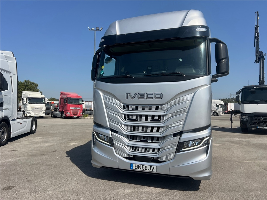 Iveco S-WAY 500 - Vetopöytäauto: kuva Iveco S-WAY 500 - Vetopöytäauto Iveco S-WAY 500 - Vetopöytäauto: kuva Iveco S-WAY 500 - Vetopöytäauto