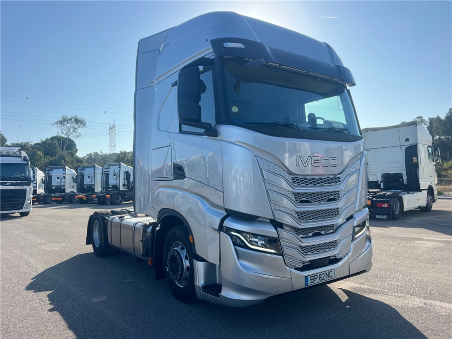 Iveco S-WAY 500 - Vetopöytäauto: kuva Iveco S-WAY 500 - Vetopöytäauto Iveco S-WAY 500 - Vetopöytäauto: kuva Iveco S-WAY 500 - Vetopöytäauto