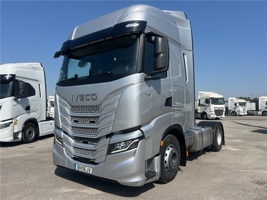Iveco S-WAY 500 - Vetopöytäauto: kuva Iveco S-WAY 500 - Vetopöytäauto Iveco S-WAY 500 - Vetopöytäauto: kuva Iveco S-WAY 500 - Vetopöytäauto
