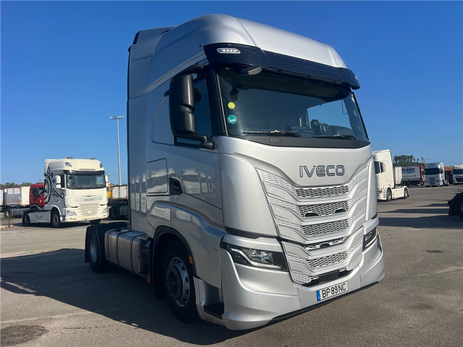 Iveco S-WAY 500 - Vetopöytäauto: kuva Iveco S-WAY 500 - Vetopöytäauto Iveco S-WAY 500 - Vetopöytäauto: kuva Iveco S-WAY 500 - Vetopöytäauto