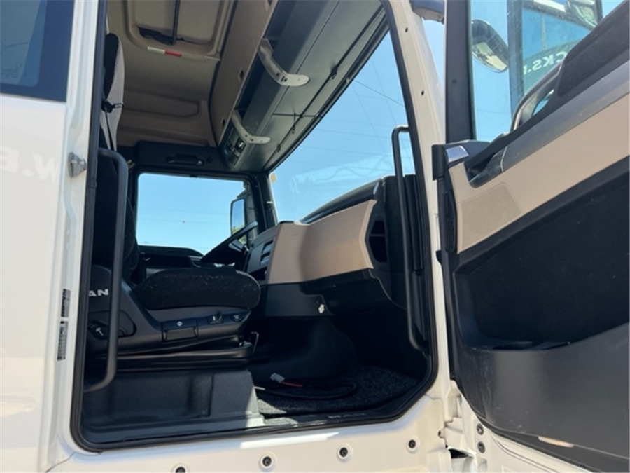 MAN TGX 18.460 - Vetopöytäauto: kuva MAN TGX 18.460 - Vetopöytäauto MAN TGX 18.460 - Vetopöytäauto: kuva MAN TGX 18.460 - Vetopöytäauto
