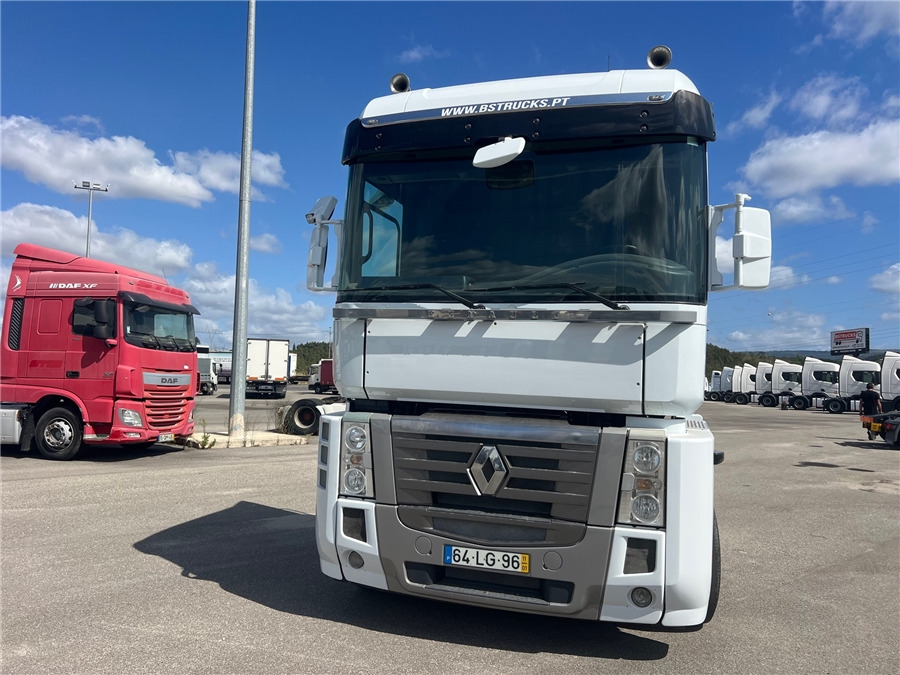 Renault AE 440 - Vetopöytäauto: kuva Renault AE 440 - Vetopöytäauto Renault AE 440 - Vetopöytäauto: kuva Renault AE 440 - Vetopöytäauto